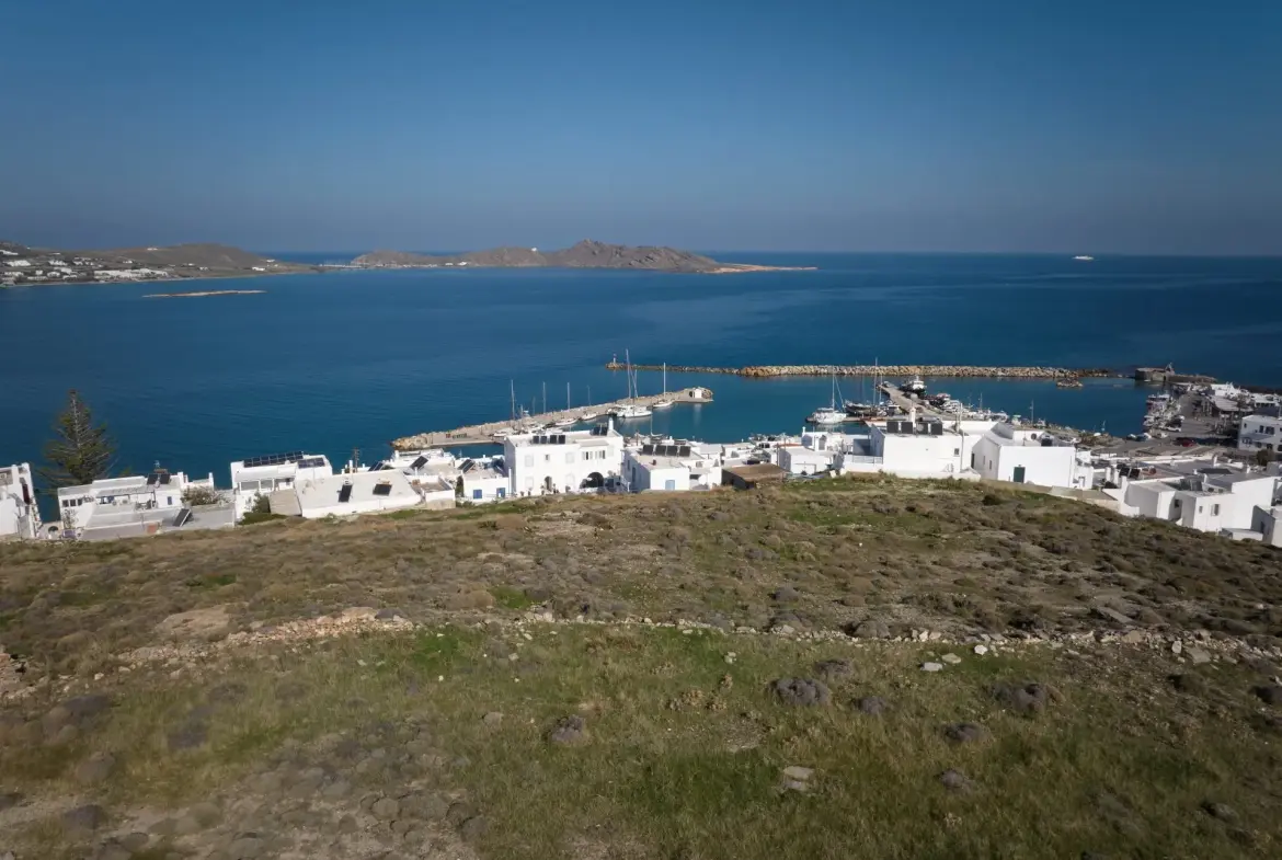 Nova – Land in Paros