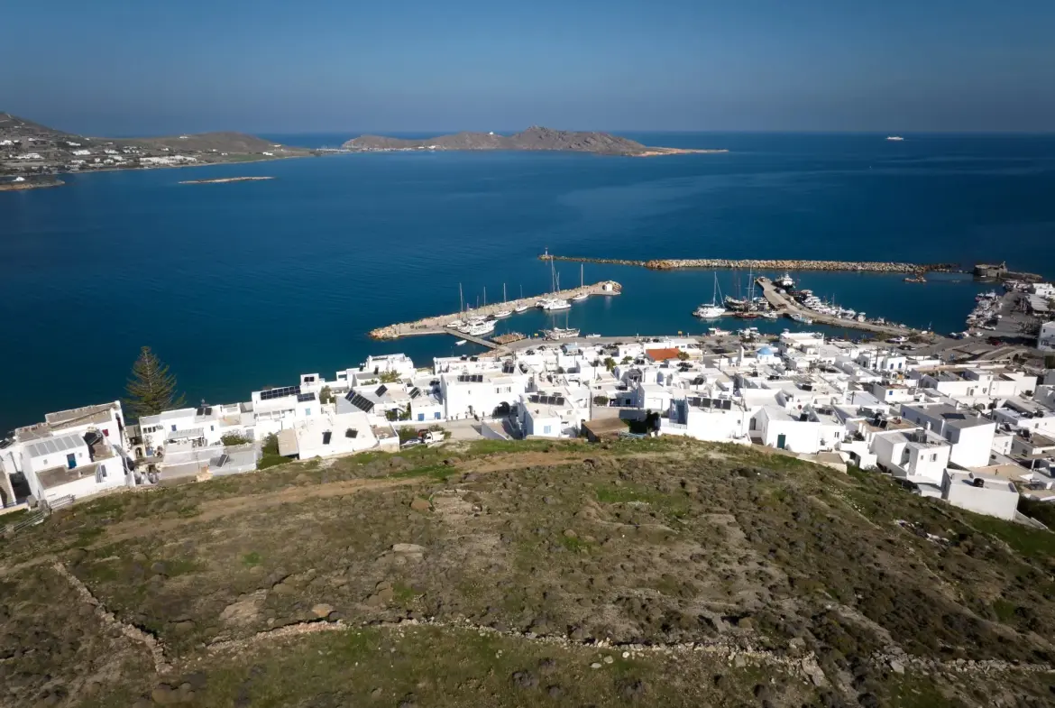 Nova – Land in Paros