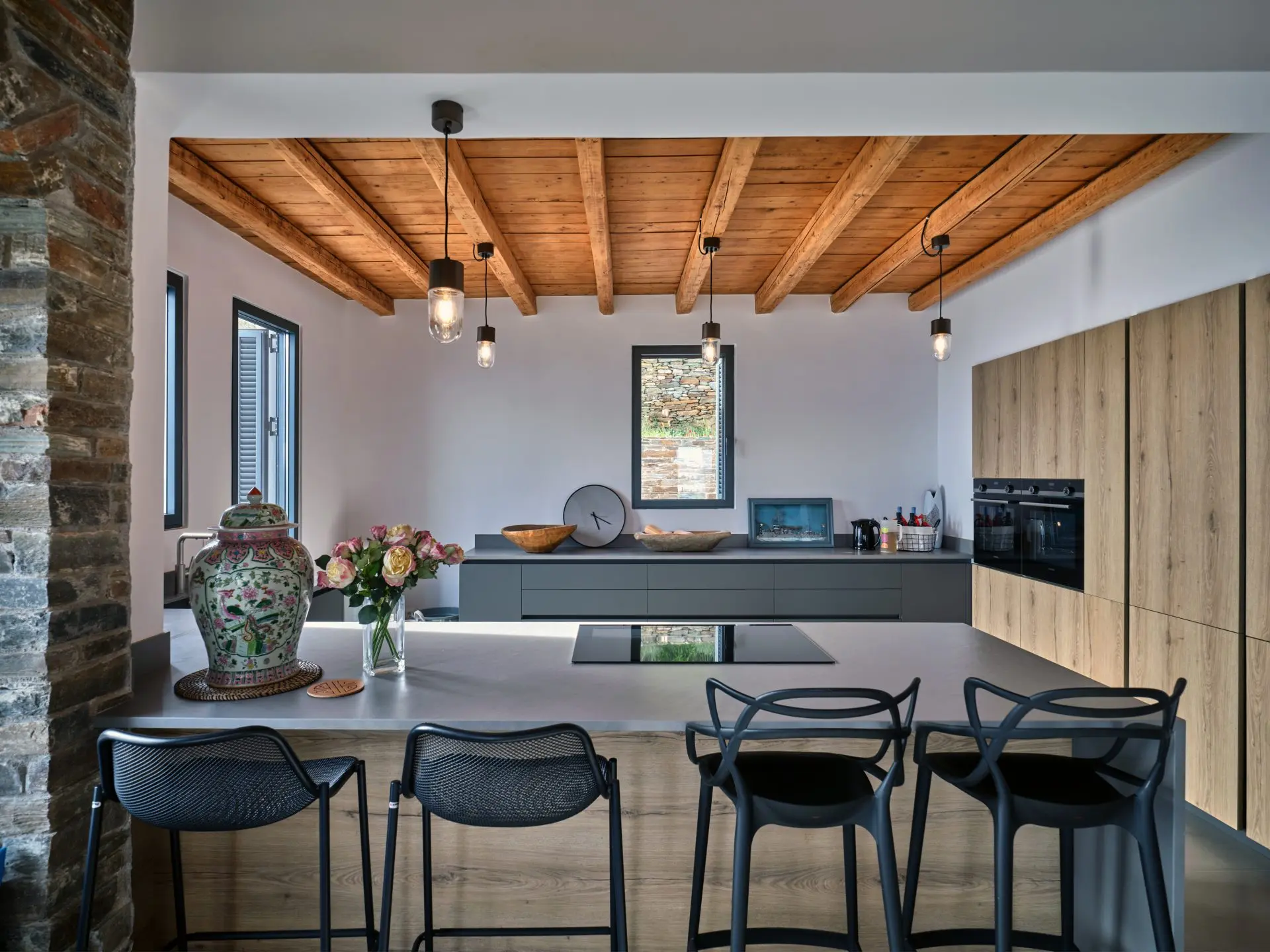 Pnoe – House in Andros
