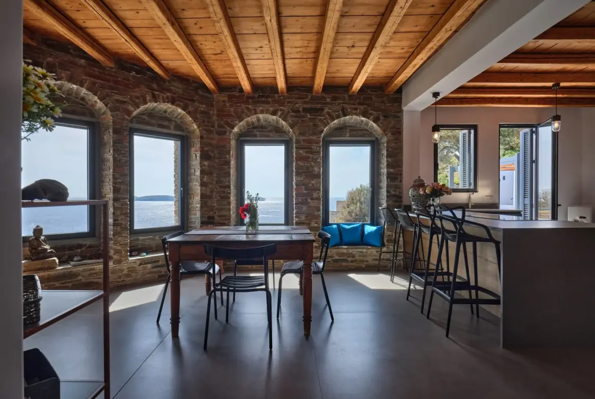 Pnoe – House in Andros