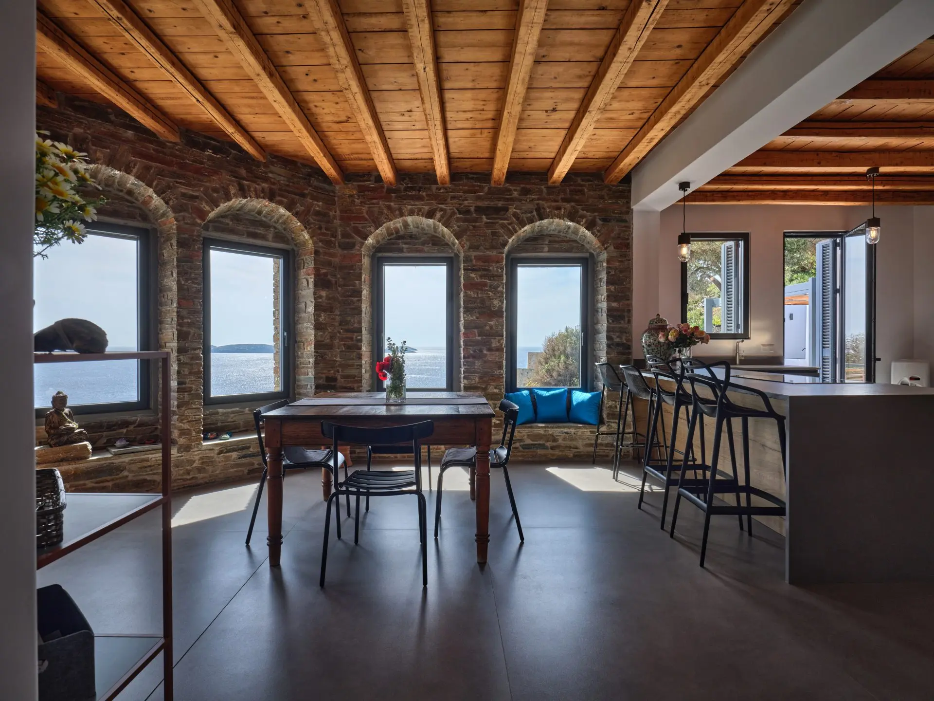 Pnoe – House in Andros