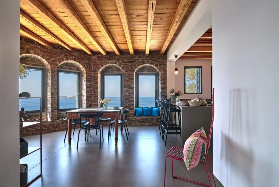 Pnoe – House in Andros