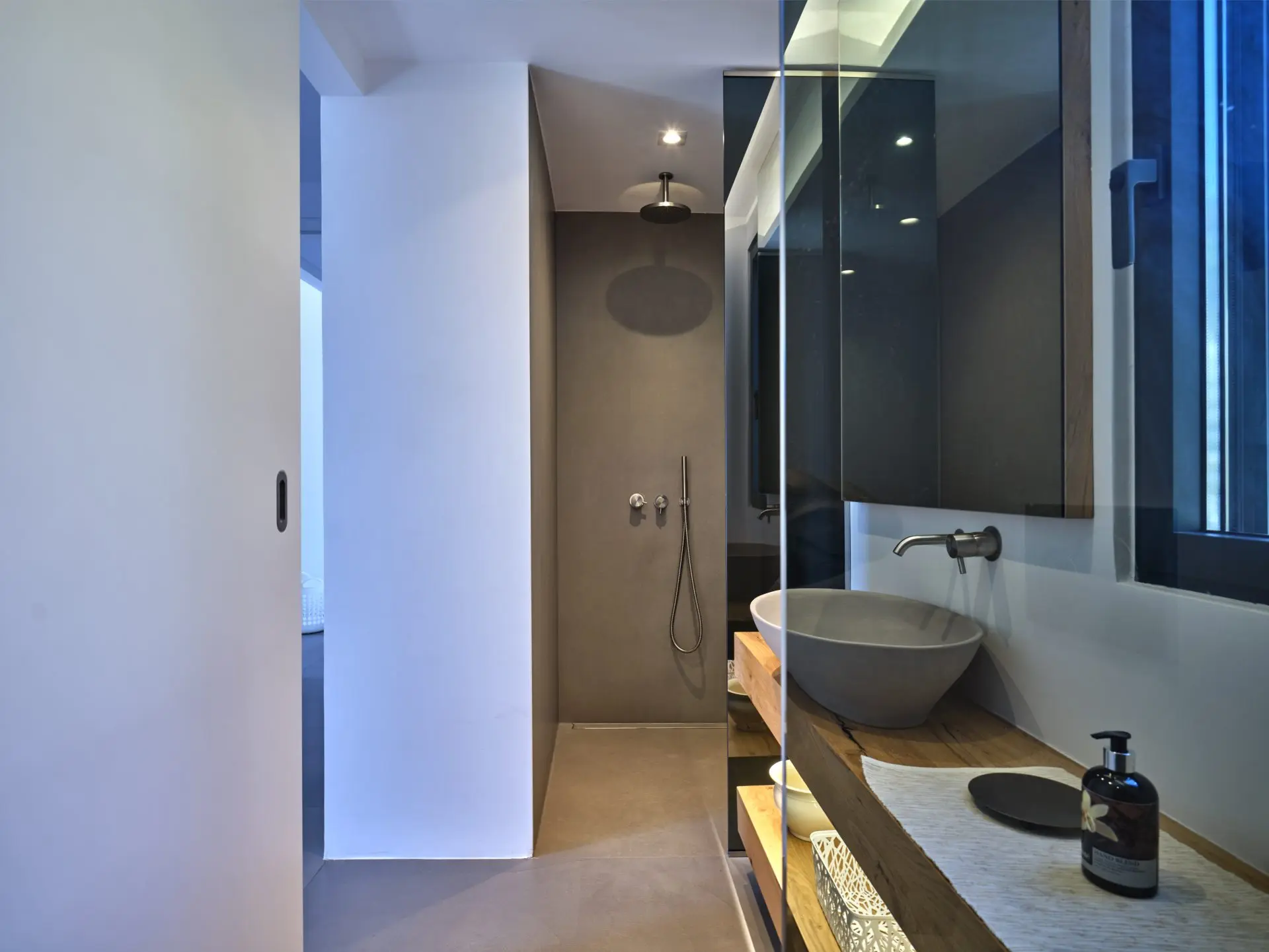 Pnoe – House in Andros