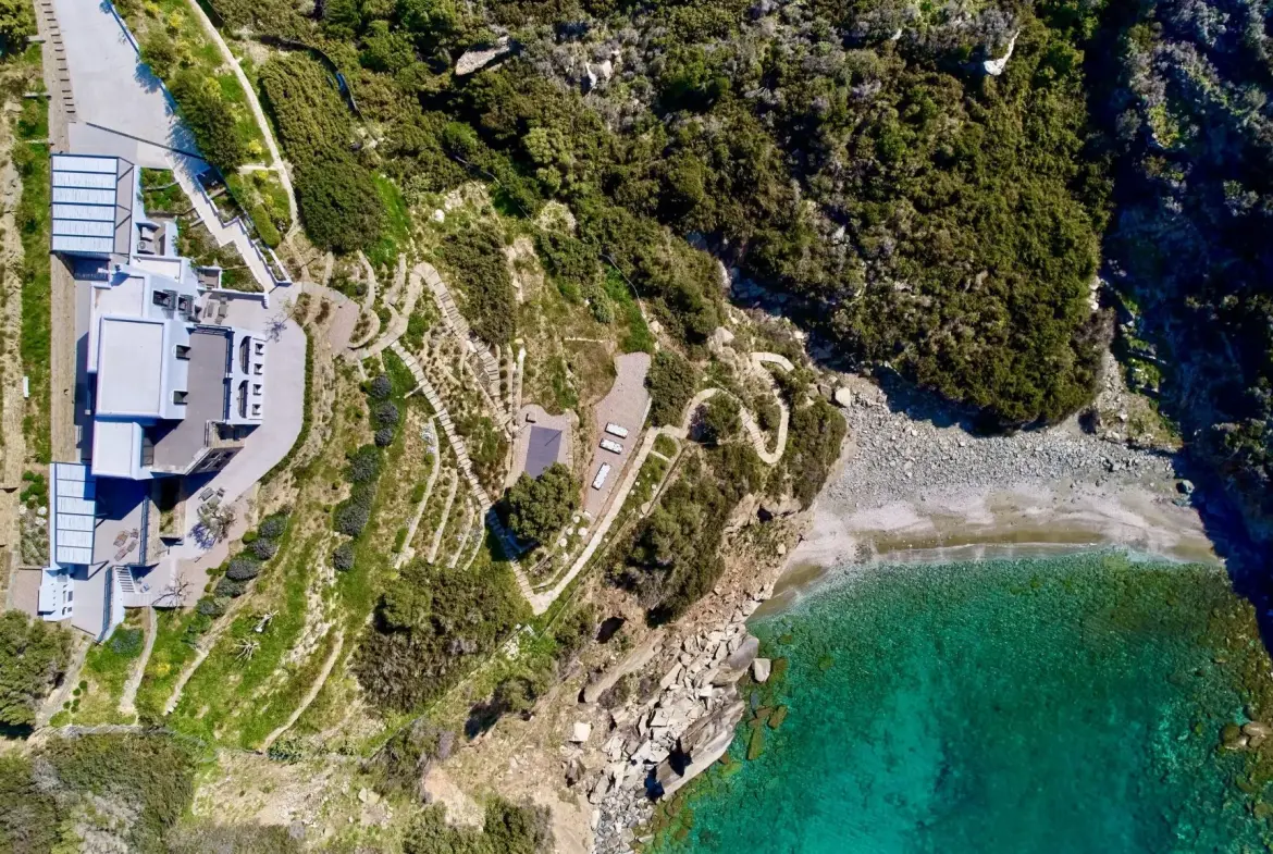 Pnoe – House in Andros