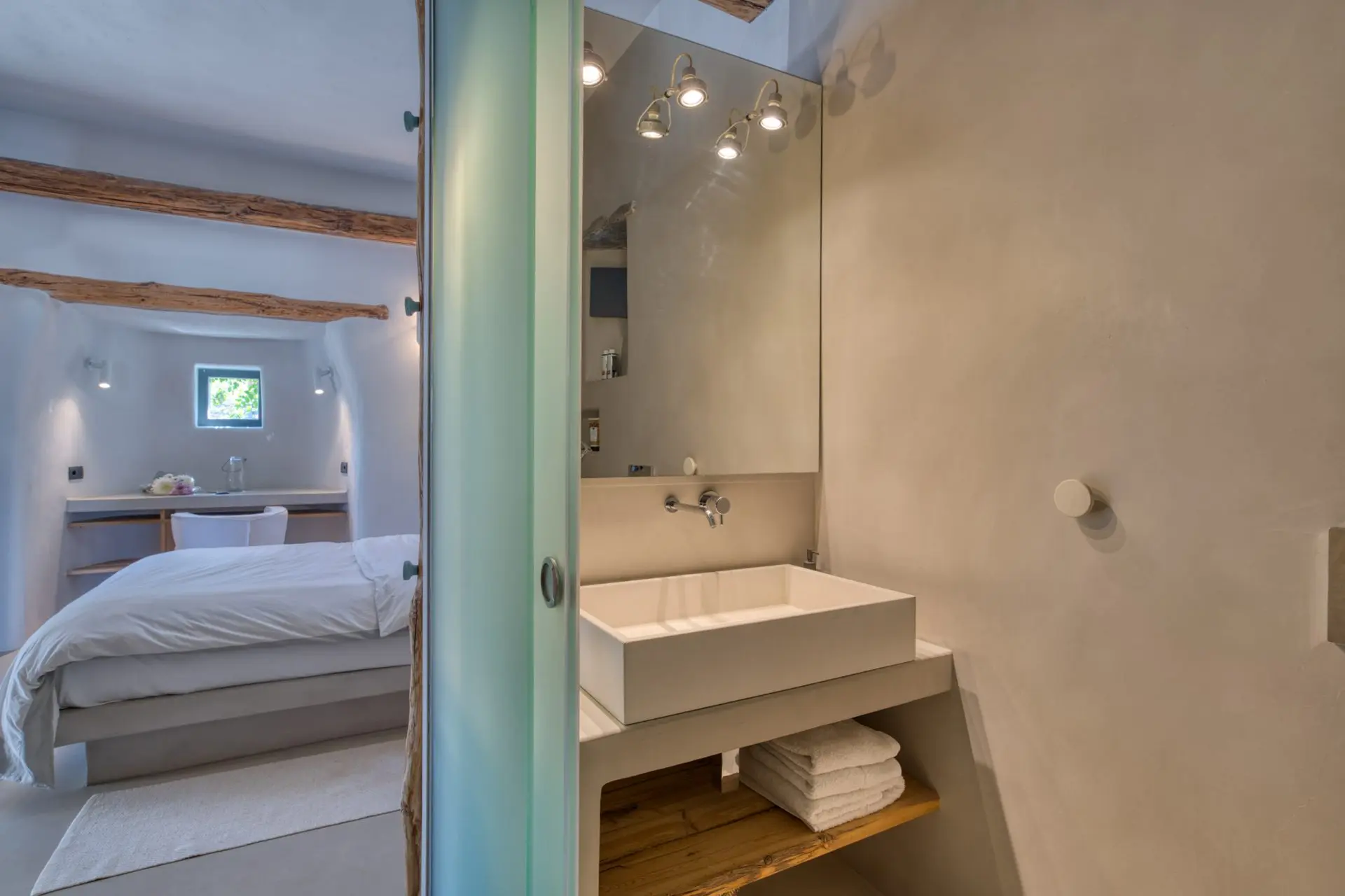 sothebys-greece-roxanne-2024-11-13_15-15-34_476941 Delphis – House in Paros