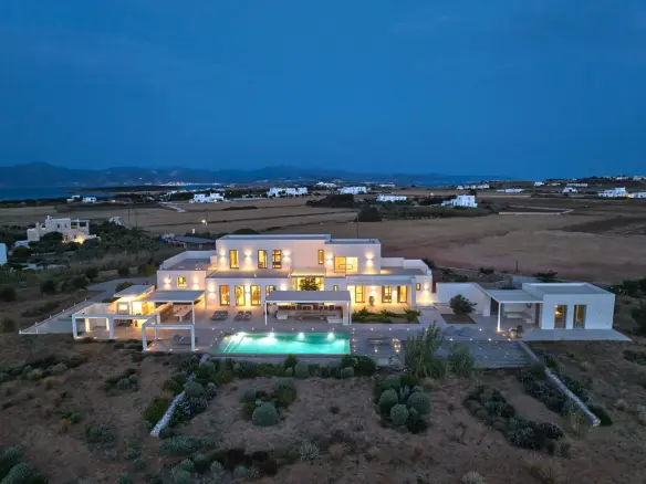Selene – House in Paros
