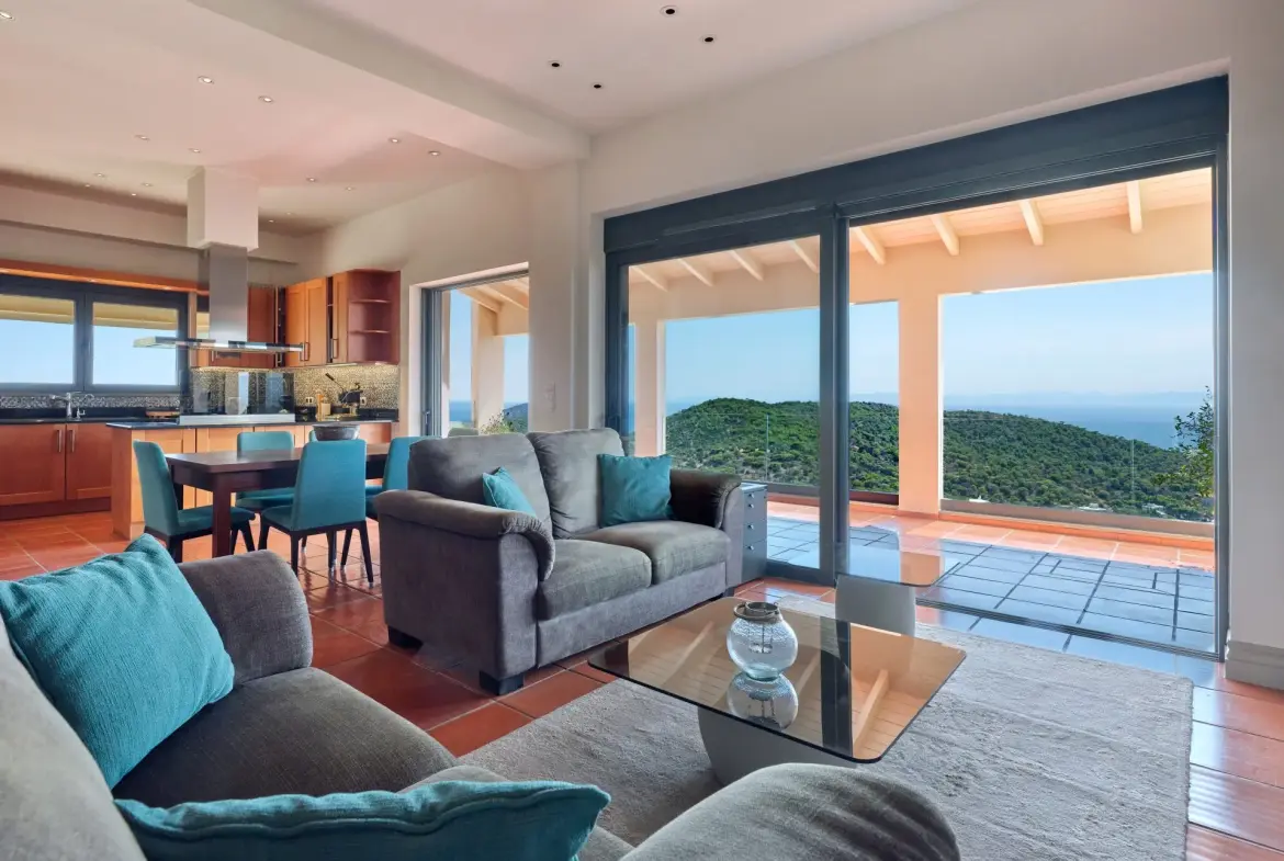 Helora – House in Saronida
