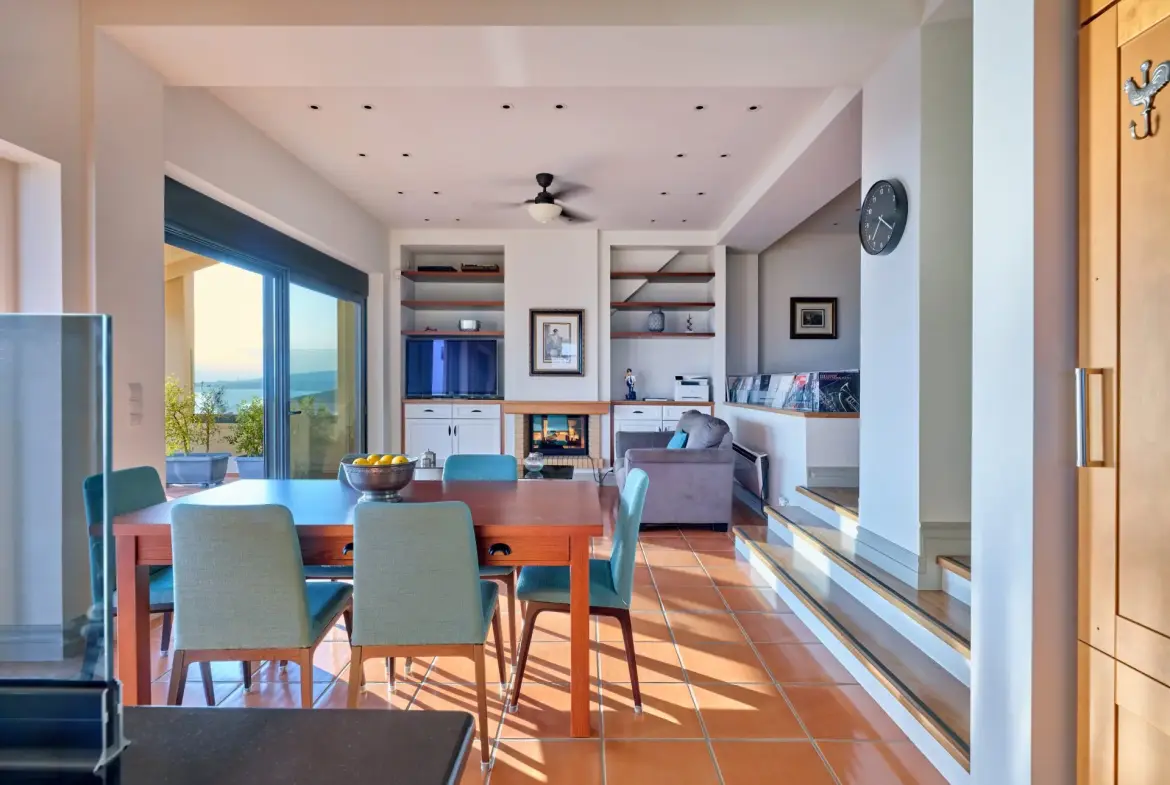 Helora – House in Saronida