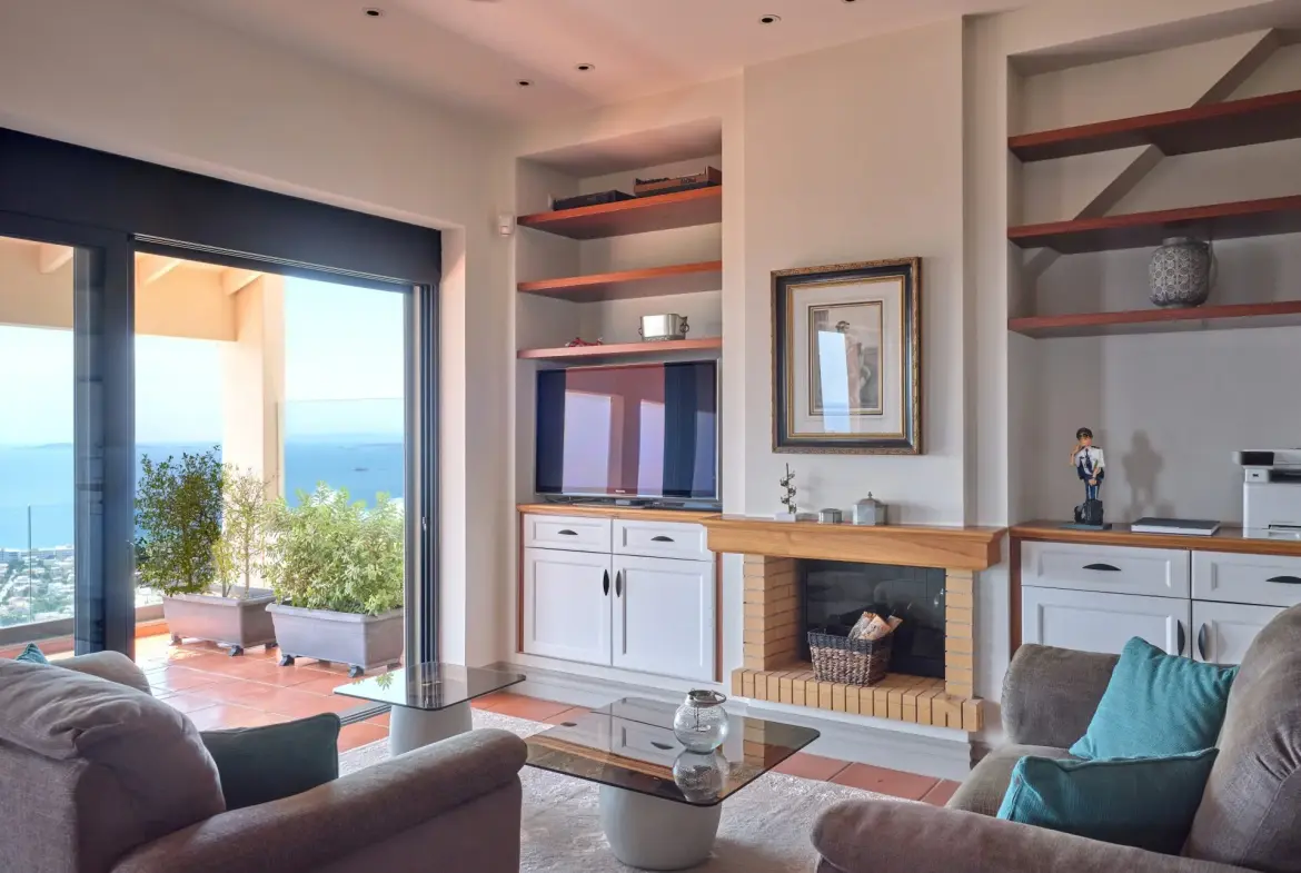 Helora – House in Saronida