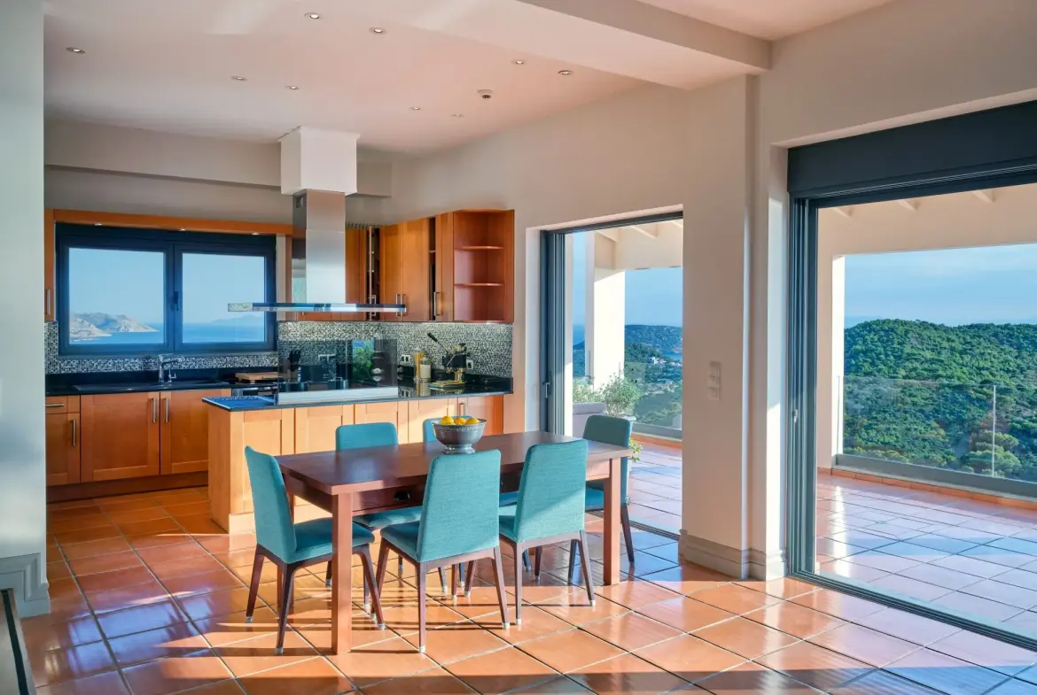 Helora – House in Saronida