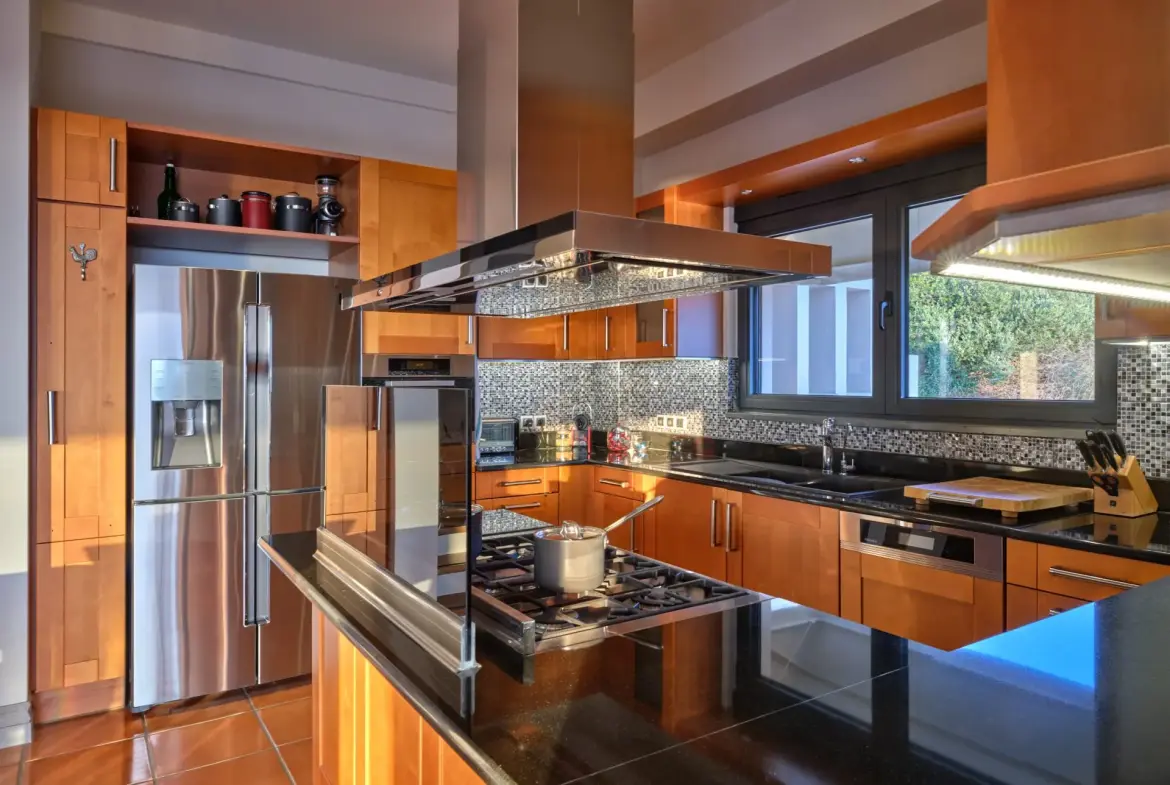 Helora – House in Saronida