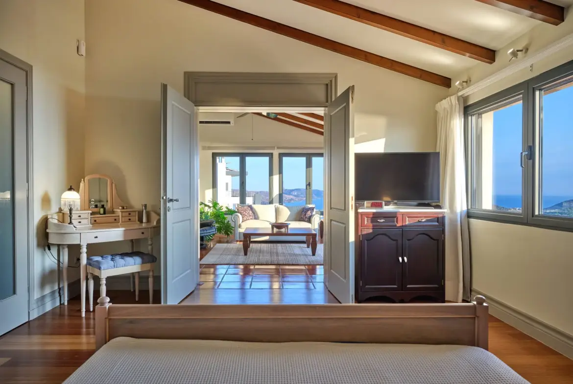 Helora – House in Saronida