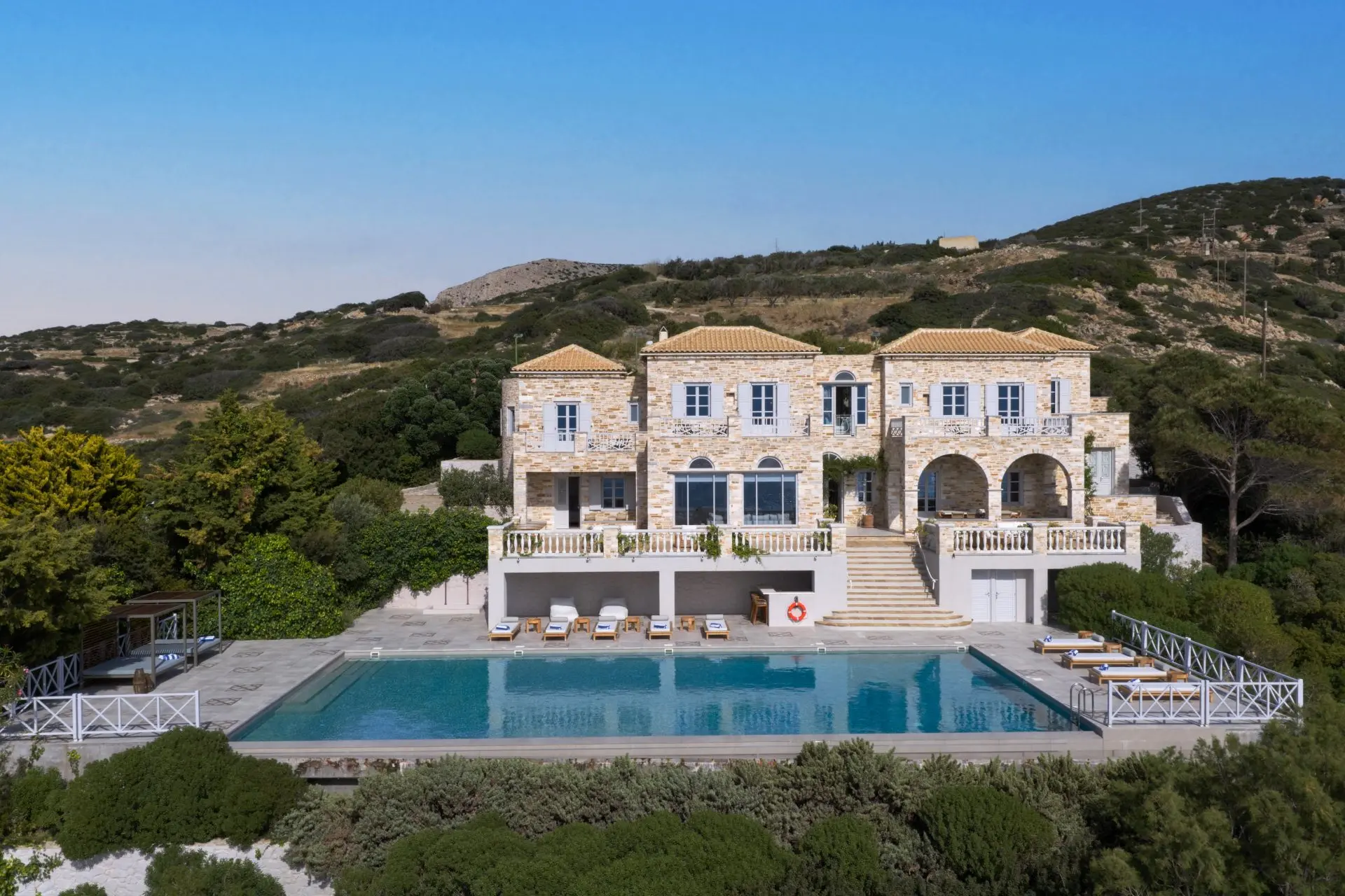 Golden Peninsula – House in Syros