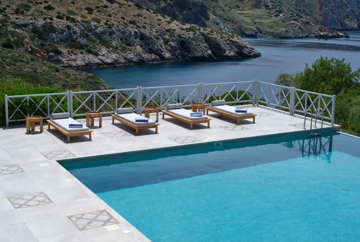 Golden Peninsula – House in Syros