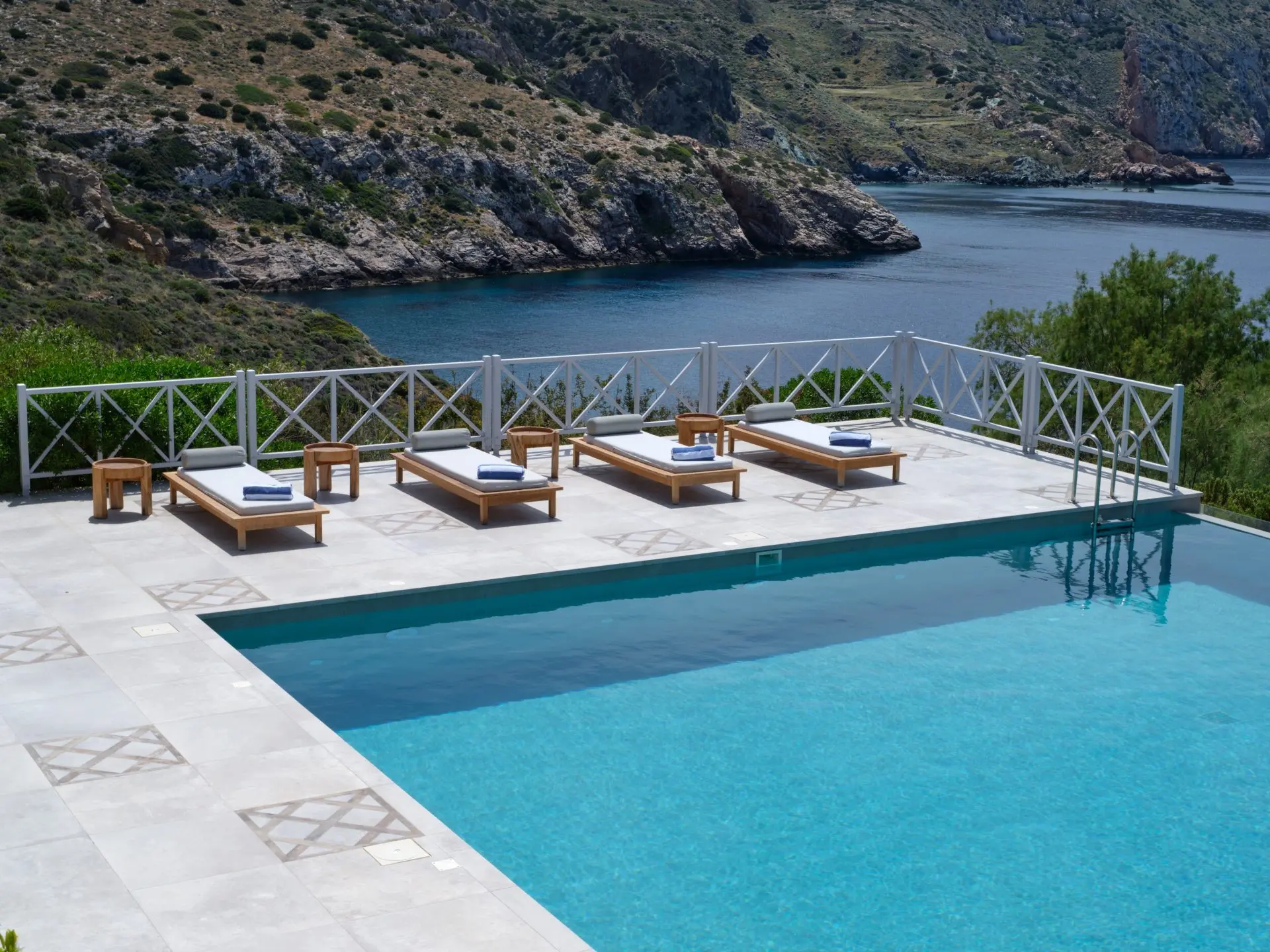 Golden Peninsula – House in Syros