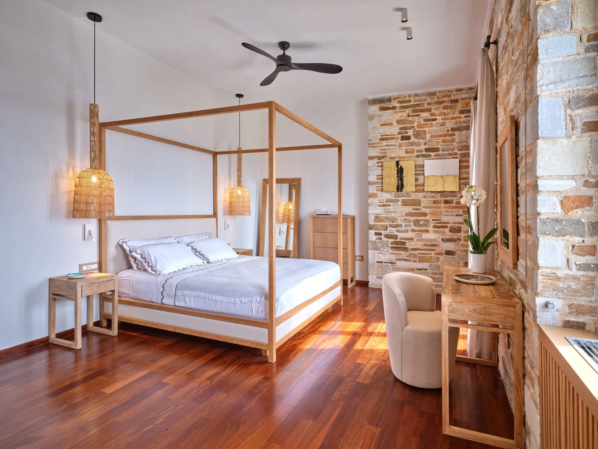 Golden Peninsula – House in Syros