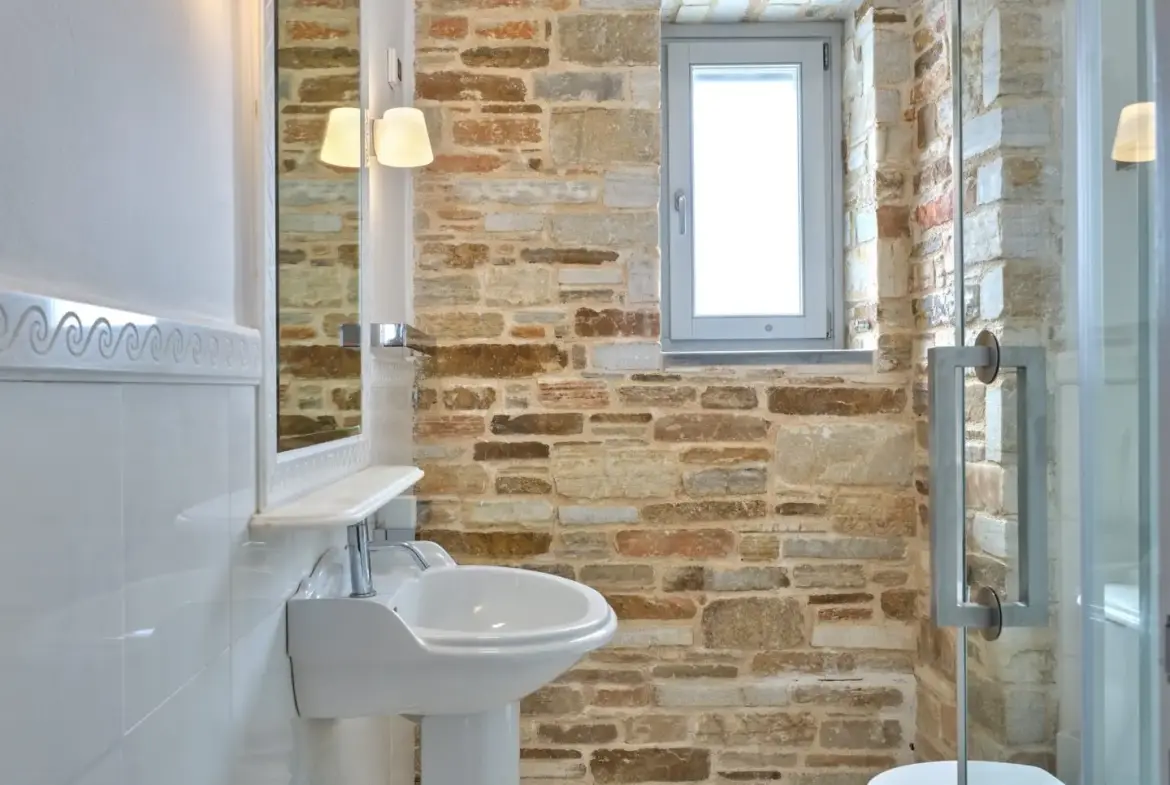 Golden Peninsula – House in Syros