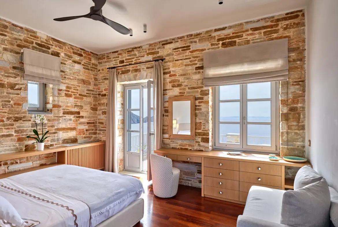 Golden Peninsula – House in Syros