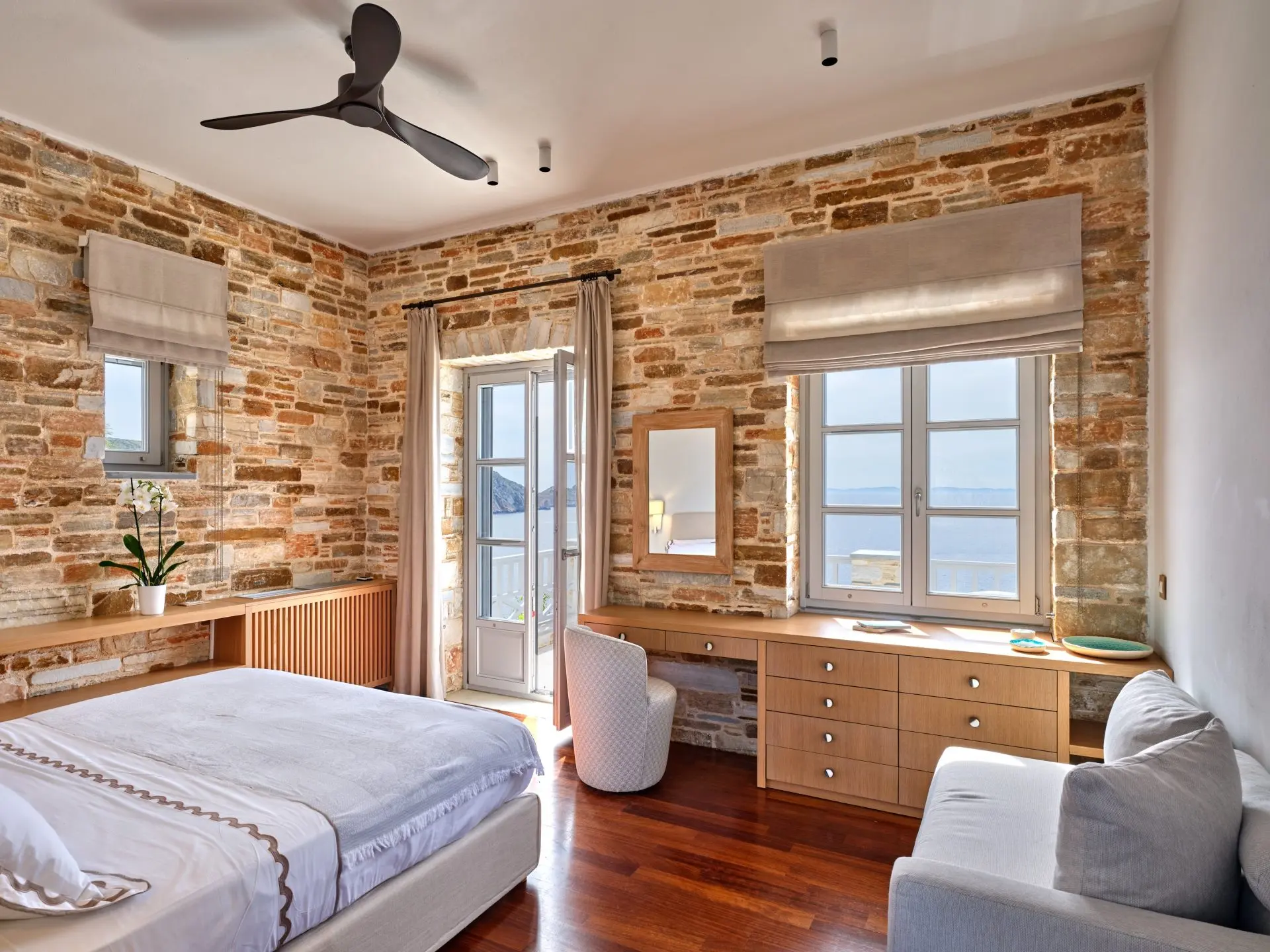 Golden Peninsula – House in Syros