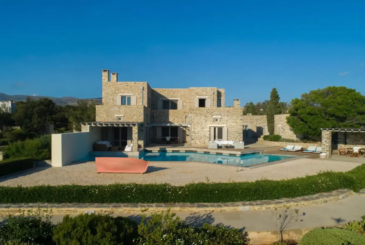 Whispers of the sea – House in Paros
