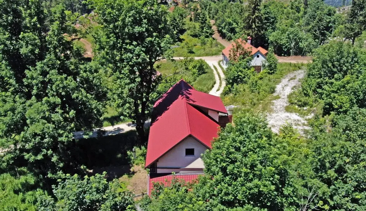 Vipava Valley – Vipava Valley Estate with spectacular views towards the mountains and the Adratic sea