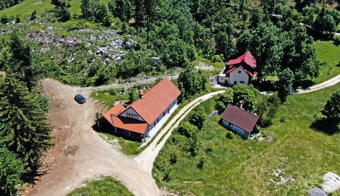 Vipava Valley – Vipava Valley Estate with spectacular views towards the mountains and the Adratic sea