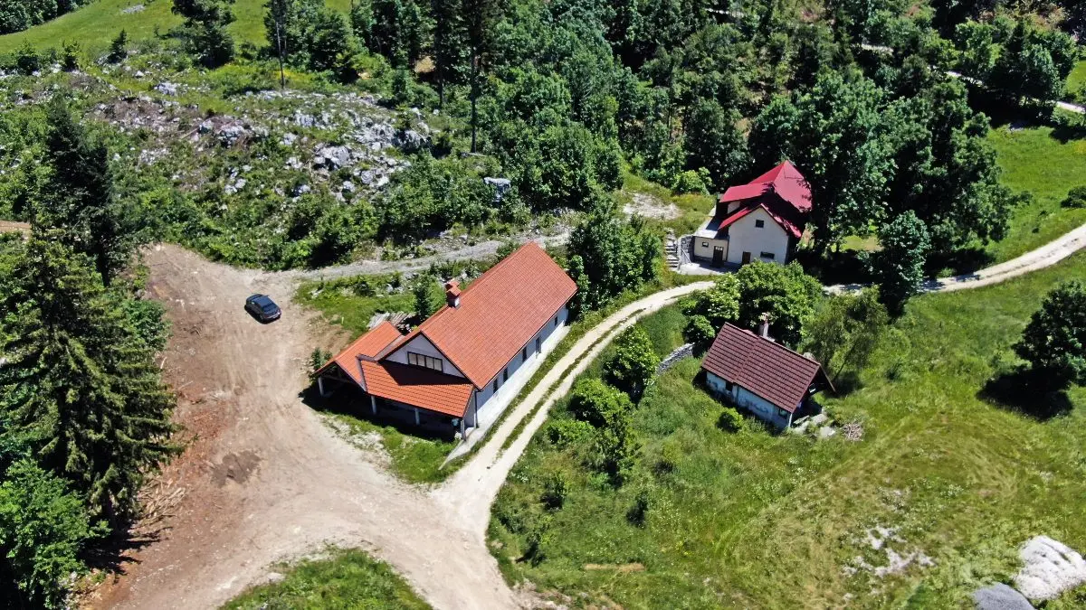 Vipava Valley – Vipava Valley Estate with spectacular views towards the mountains and the Adratic sea