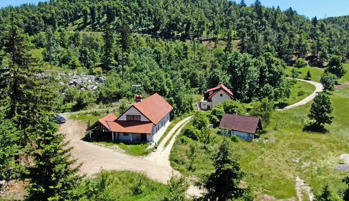 Vipava Valley – Vipava Valley Estate with spectacular views towards the mountains and the Adratic sea