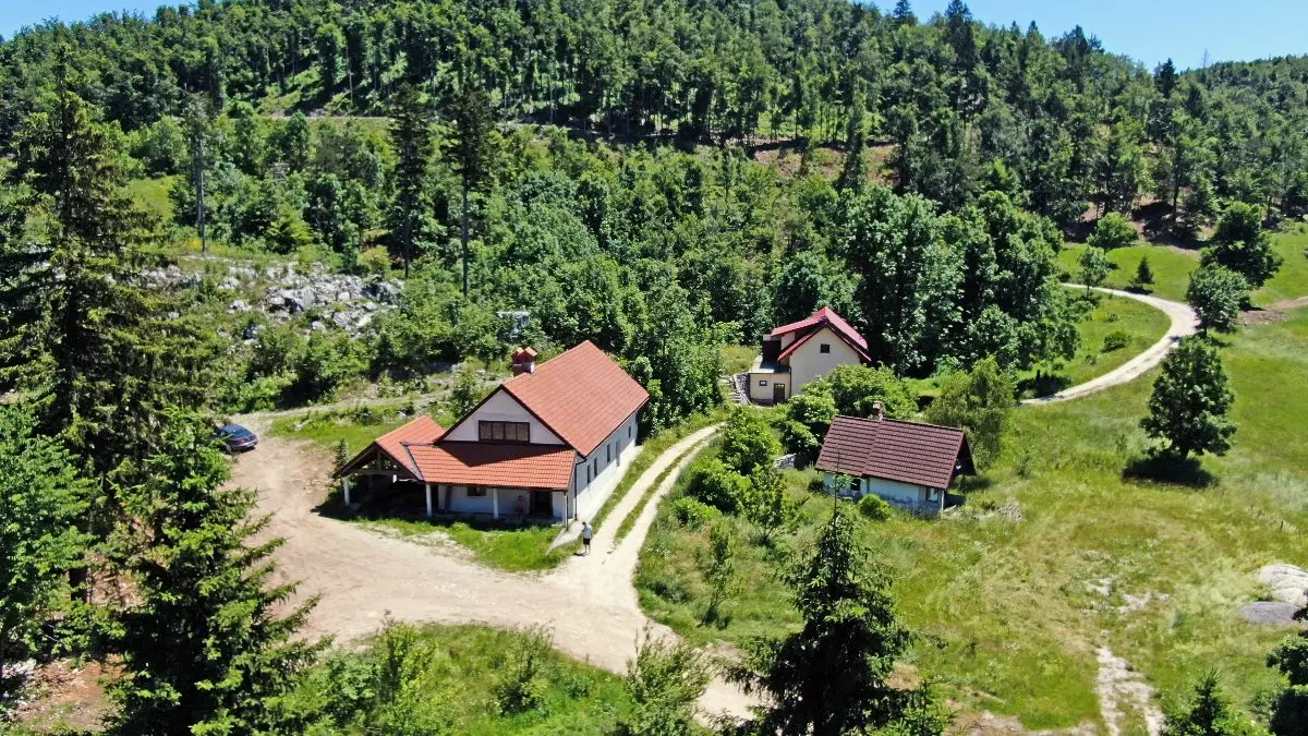Vipava Valley – Vipava Valley Estate with spectacular views towards the mountains and the Adratic sea