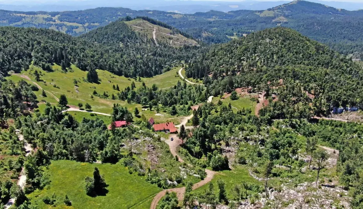 Vipava Valley – Vipava Valley Estate with spectacular views towards the mountains and the Adratic sea