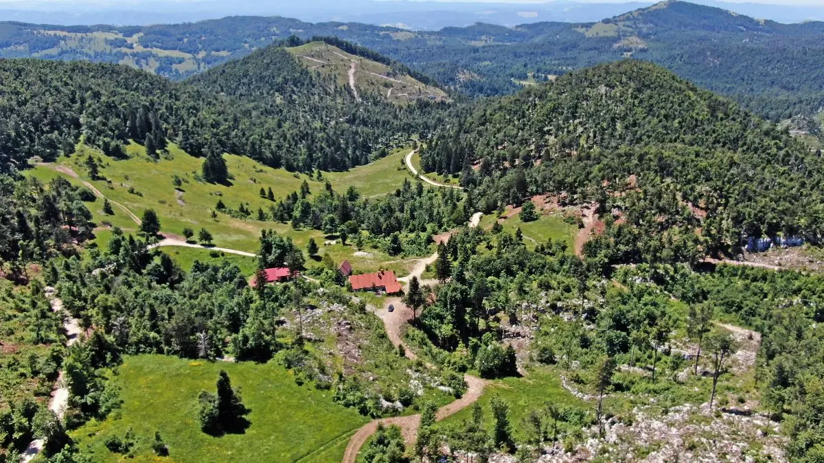 Vipava Valley – Vipava Valley Estate with spectacular views towards the mountains and the Adratic sea
