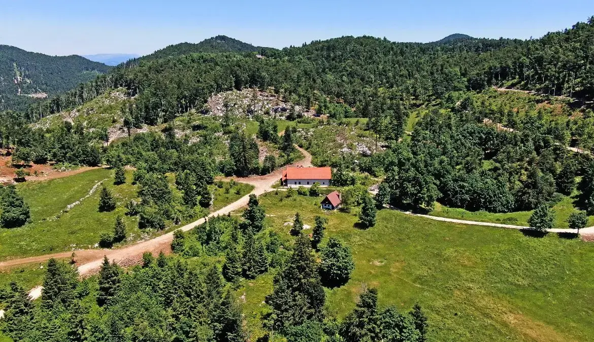 Vipava Valley – Vipava Valley Estate with spectacular views towards the mountains and the Adratic sea