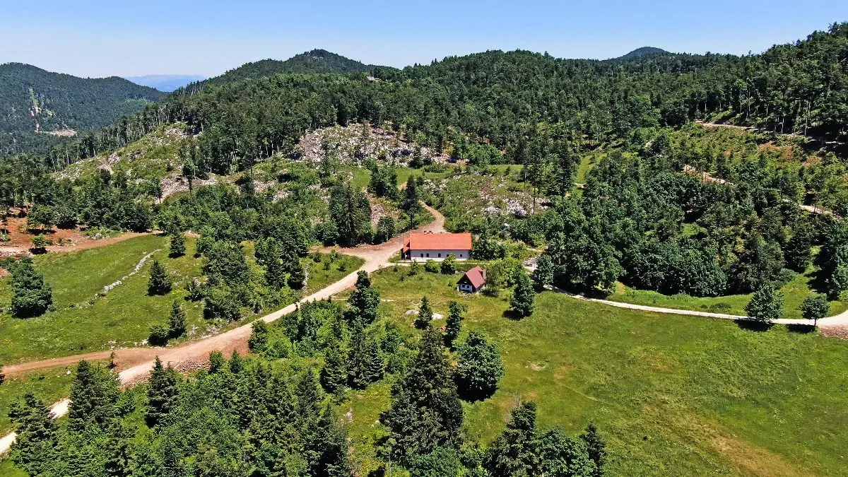 Vipava Valley – Vipava Valley Estate with spectacular views towards the mountains and the Adratic sea