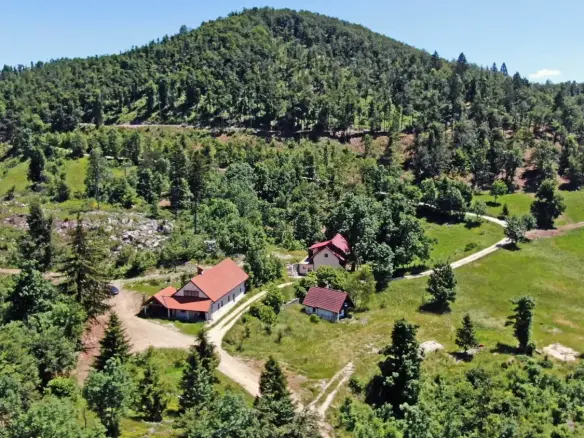 Vipava Valley – Vipava Valley Estate with spectacular views towards the mountains and the Adratic sea