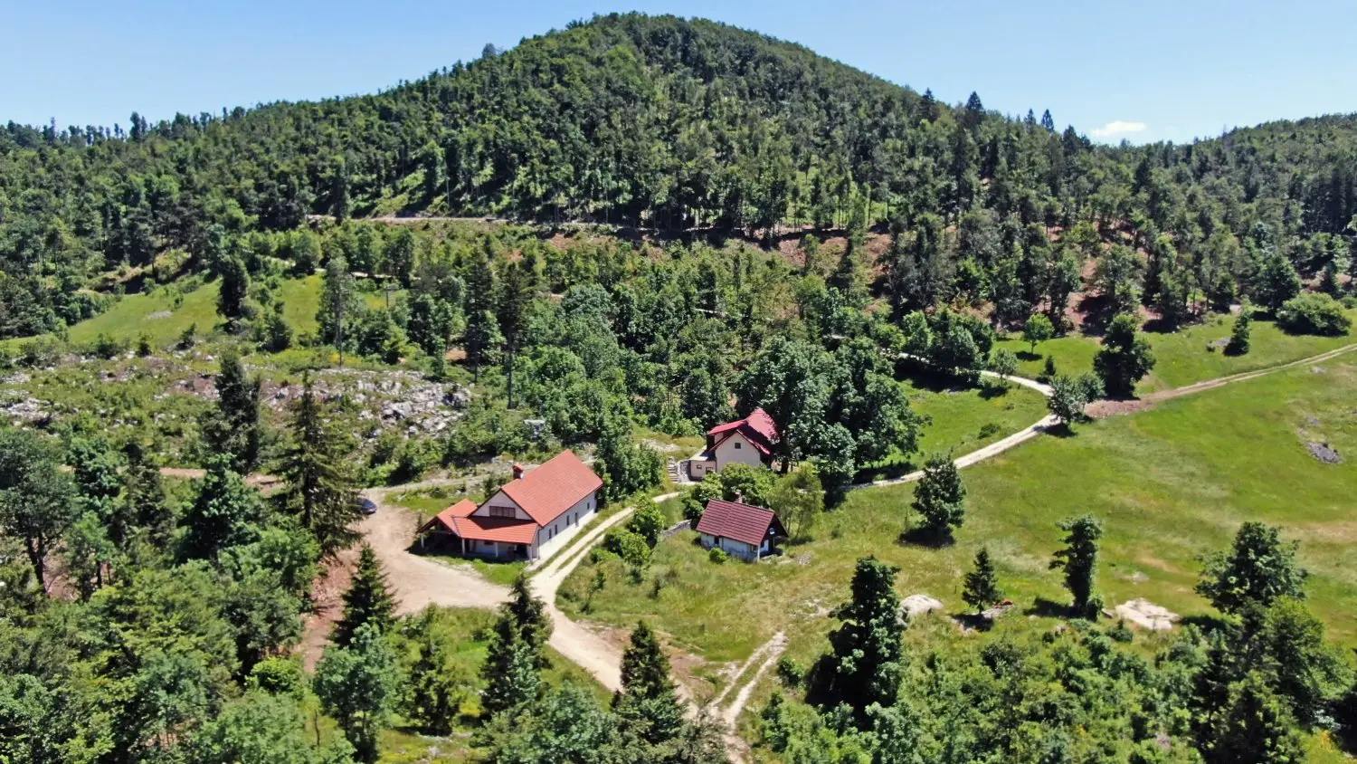Vipava Valley – Vipava Valley Estate with spectacular views towards the mountains and the Adratic sea
